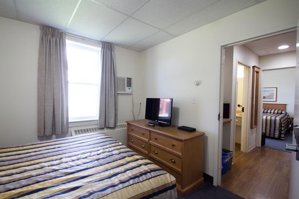 Slemon Park & Conference Centre Hotel 3*